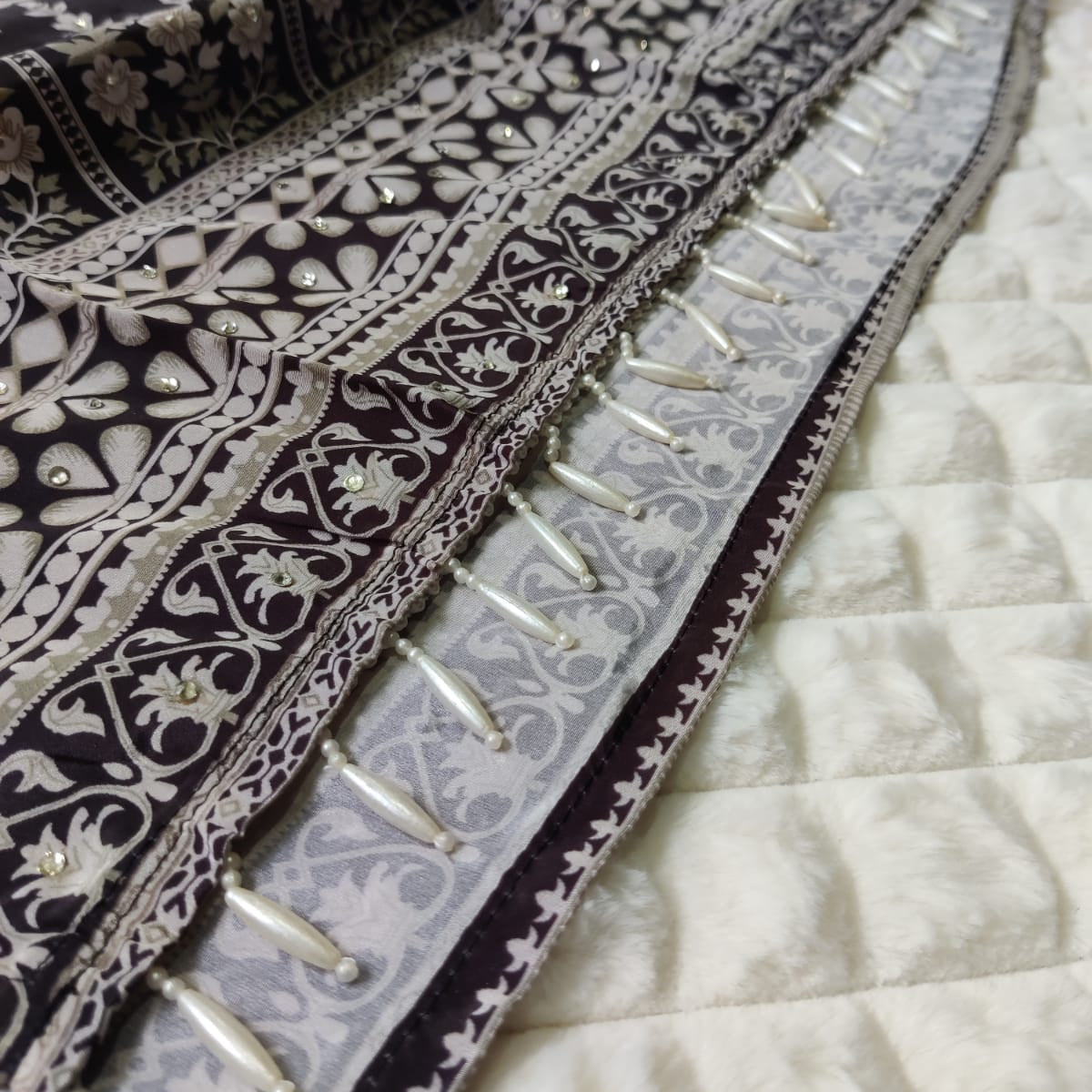 Begum's Choice - Luxurious Silk Pakistani Suit Set